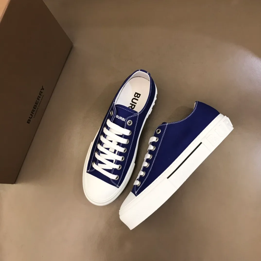 ◾️Men's Shoes💰380 ▫️B's men's classic low-top sneakers are reinterpreted with Vintage retro plaid cotton material and decorated with a new brand logo. First-grain cowhide lining, embossed Burberry lettering logo on the heel, original outsole! 38-46